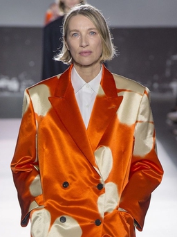 Dries Van Noten kỷ niệm buổi diễn thứ 100 tại PFW Thu Đông 2017