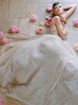 Thiết kế ấn tượng tại Tuần lễ thời trang váy cưới Xuân 2018