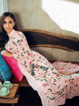 Mâu Thủy thùy mị hơn khi diện áo dài
