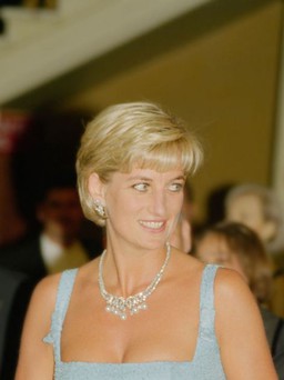 Những khoảnh khắc thời trang đáng nhớ của Công nương Diana