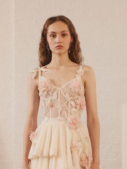 Ai là ứng cử viên thiết kế chiếc váy cưới của Meghan Markle?