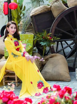Á khôi duyên dáng áo dài Chi Nguyễn