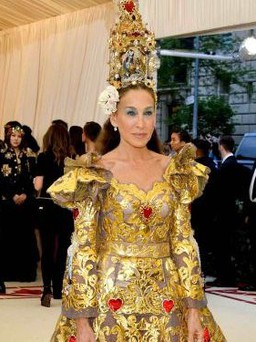 Đến lượt Dolce&Gabbana áp đảo váy áo Met Gala 2018