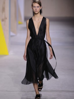 Sự gợi cảm đến từ những sợi dây buông lơi