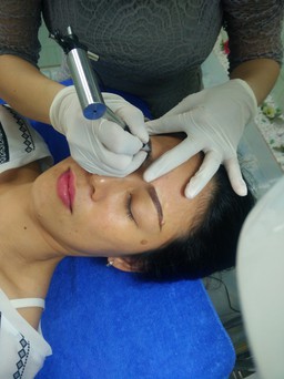 Phun thêu chân mày, mí mắt, môi kim cương