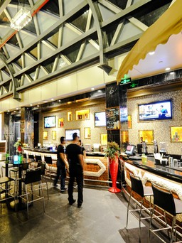 Nhà hàng trên phố đi bộ