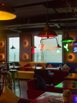 Nhà hàng Shri & Lounge