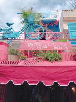 "Ngôi nhà màu hồng và chiếc xe màu xanh" - Quán cà phê lưu giữ kỷ niệm tuổi thanh xuân