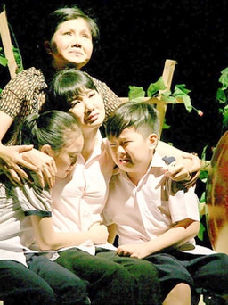 Tái diễn vở "Tình lá diêu bông"