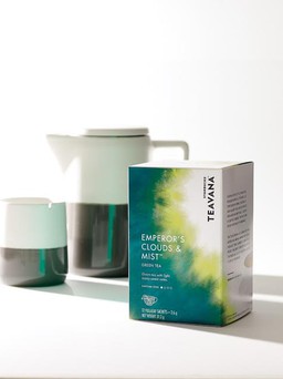 Uống trà Teavana tại Starbucks