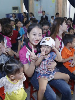 Top Nữ SVVN duyên dáng thăm Làng Thanh niên Thủ Đức