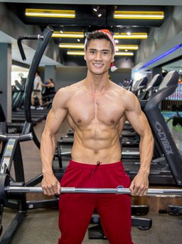 Quán quân Fitness Model Search 2016 nóng bỏng trong bộ ảnh Noel