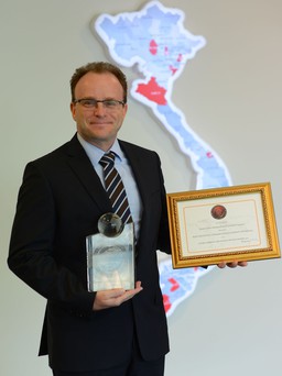 Home Credit nhận hai giải thưởng uy tín quốc tế