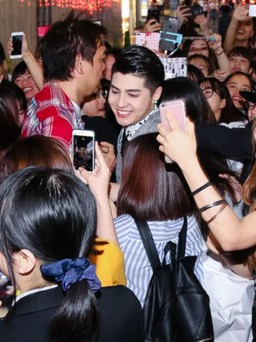 Noo Phước Thịnh bị fan vây chặt tại Nhật Bản