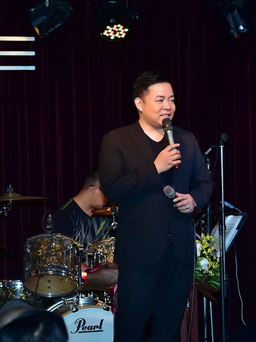 Quang Lê làm MC trong minishow của học trò