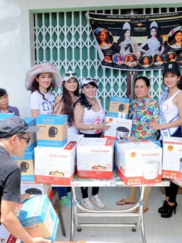 Hoa hậu Tracy Hằng Nguyễn làm từ thiện tại Tiền Giang