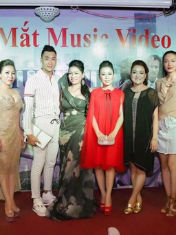 Hoa hậu Lý Nhã Lan hát mộc trong đêm ra mắt MV Phụ tình