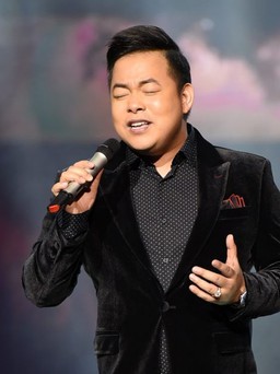 Quang Lê hát ngoài kịch bản trong liveshow bạn thân Lệ Quyên