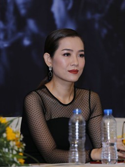 Hoa hậu miệt mài chờ phim phát sóng