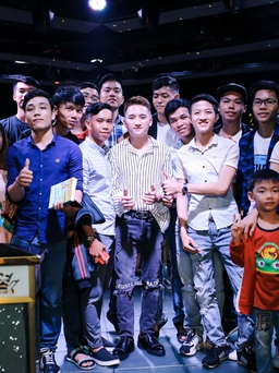 Phan Mạnh Quỳnh lần đầu họp fan ở TP.HCM