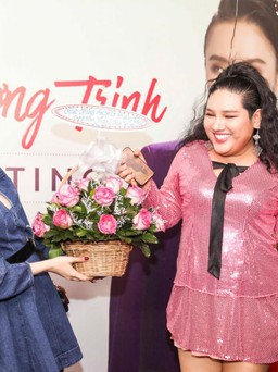 Angela Phương Trinh quậy hết mình cùng fan trong buổi offline