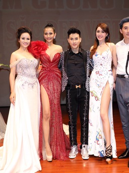 Ca sĩ Nguyên Vũ vừa chấm thi vừa hát tại Đài Loan