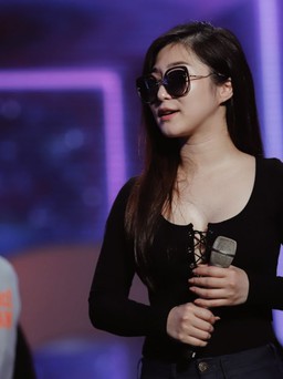 Em gái mưa Hương Tràm đội mưa đi diễn tập Zing Music Awards