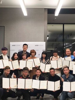 Cùng Dikson VN đến với khóa học uốn nóng tại Học viện Juno