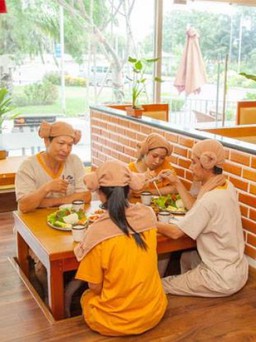 Phở Hồng Sâm và gà sốt nước tương duy nhất Sài Thành