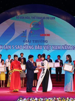 Melia Hanoi nhận giải thưởng Khách sạn 5 sao hàng đầu VN 2018