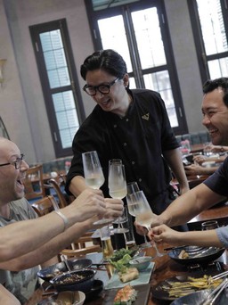 Thực đơn độc bản kỉ niệm một năm thành lập