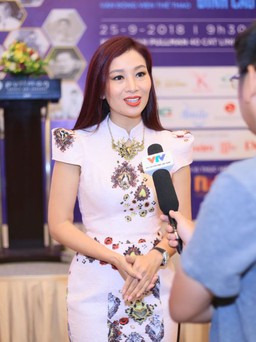 Hoa khôi Nguyễn Thu Hương truyền cảm hứng cho các vận động viên