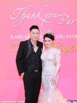 Á quân Nam Phong chúc mừng Á hậu Thanh Huyền