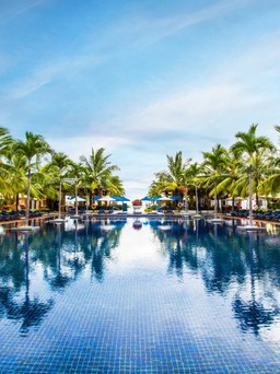 Nghỉ dưỡng tại resort 5 sao sang chảnh tại biển Cửa Đại