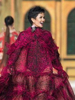 H’Hen Niê tái hiện cú xoay người tại Hoa hậu Hoàn vũ 2018
