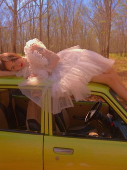 Vpop đầu năm 2019: Cuộc “đối đầu” giữa Phương Ly và Lou Hoàng