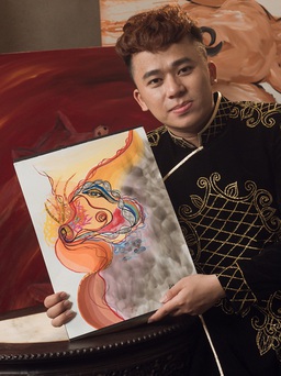 Họa sĩ 9X Phạm Hồng Minh dùng ‘vàng mã’ làm tranh Tết