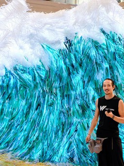 Khai mạc triển lãm từ ống hút nhựa của nghệ sĩ Von Wong tại TP.HCM