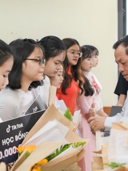 Tiktok VN trao tặng học bổng – Đồng hành cùng sinh viên nữ ĐH Đà Nẵng