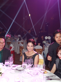Mỹ Linh và Anh Quân tay trong tay tại German Ball 2015
