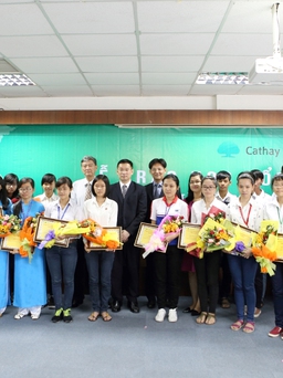 Cathay Life Việt Nam trao bổng toàn phần “Thịnh Trí Thành Tài”