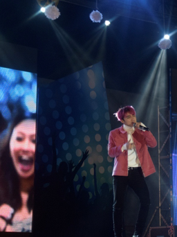 Sơn Tùng đốt cháy đêm Giáng sinh của giới trẻ Sài thành