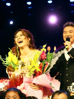 Mr. Đàm nép trong khán đài đợi chúc mừng sinh nhật Mỹ Tâm