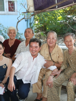 Việc thiện cuối năm của “Tình nghệ sĩ”