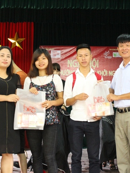 Tưng bừng ngày hội tư vấn, hướng nghiệp
