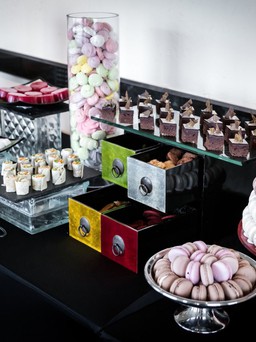 Tiệc trưa cho cả nhà trên tầng cao