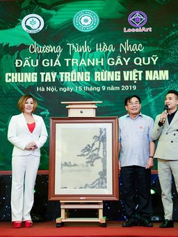 Hoa hậu Quốc tế 2018 Châu Mai Thảo cùng Đạo diễn Snake tham dự chương trình hòa nhạc, đấu giá tranh gây quỹ "Chung tay trồng rừng Việt Nam"