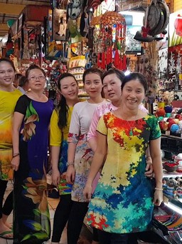 6.000 tiểu thương chợ Bến Thành mặc áo dài bán hàng