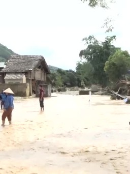 Lũ bất thường dâng cao hơn 6m cuối trôi nhiều nhà cửa ở Lào Cai