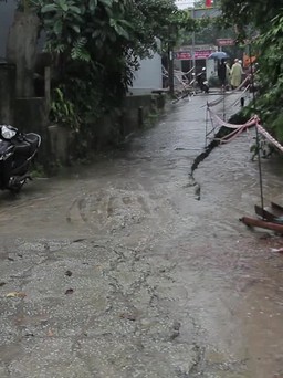 Anh trai, em gái lao xuống cống nước cứu nữ sinh viên cận kề cái chết